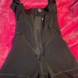 Hourglass Shapewear - Mid-leg - Black